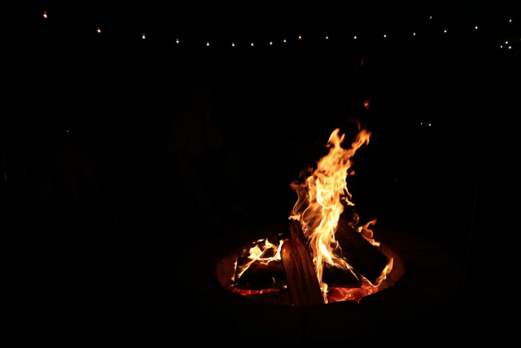 DIY Outdoor Firewood Kitchen Ideas For The Family - Creation From Plastic And Cement Baskets